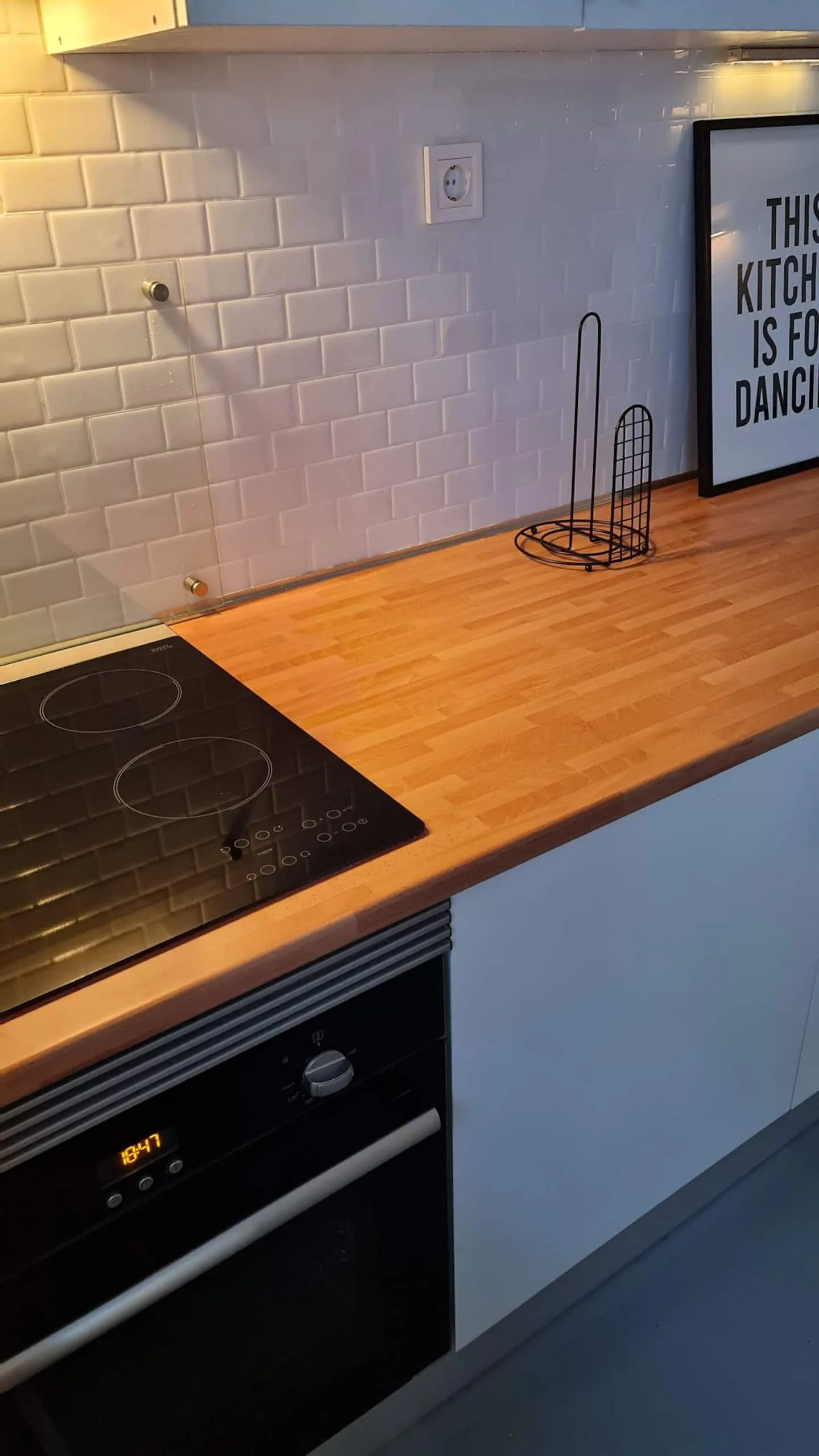 Detalhe da cozinha em madeira